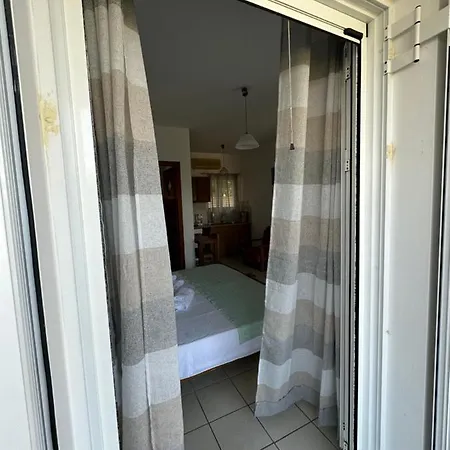 Alexandra's Sunset View Apartmán *