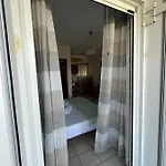 Alexandra's Sunset View Апартаменты *